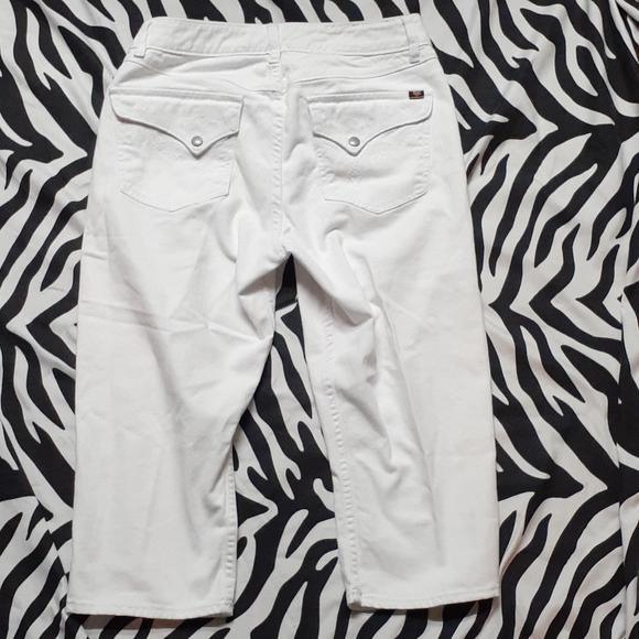 Boothell White Capris - Picture 8 of 8